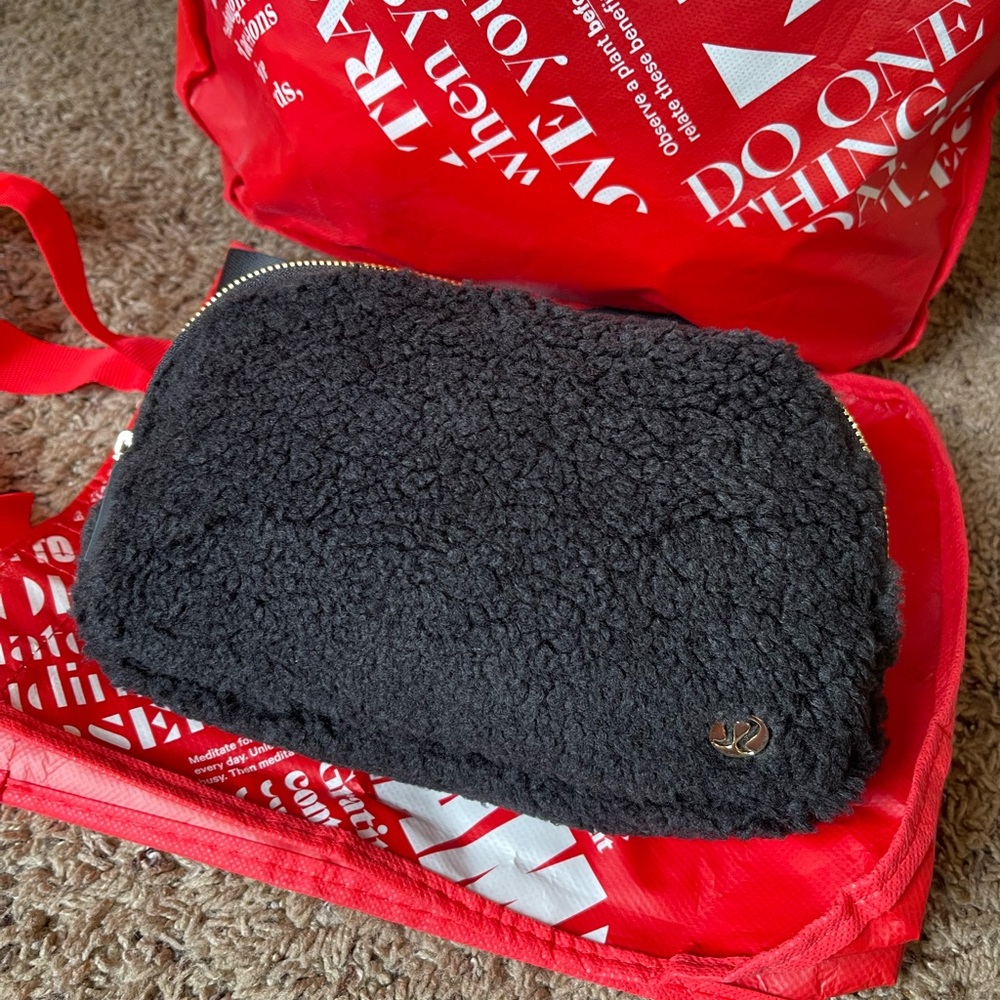 Lululemon Everywhere Belt Bag Fleece